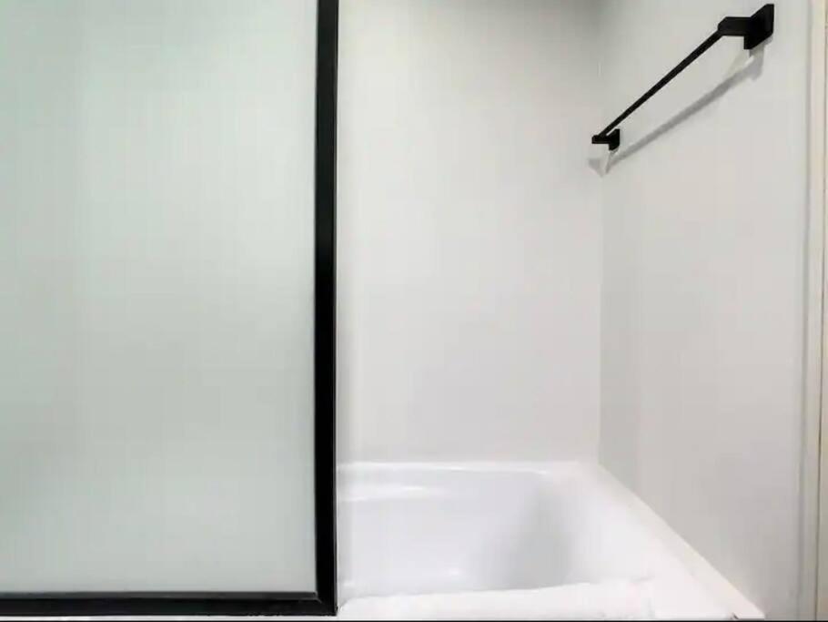 Luxury Modern Studio In Jlt With Amazing View & Rooftop Pool - Sleeps 3 Dubai Dış mekan fotoğraf